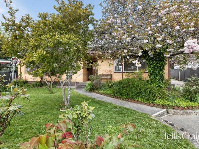 Classic family living with Wombat Hill views