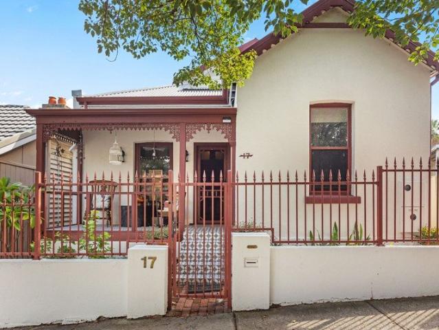 Classic Federation Character with a Substantial Family Living