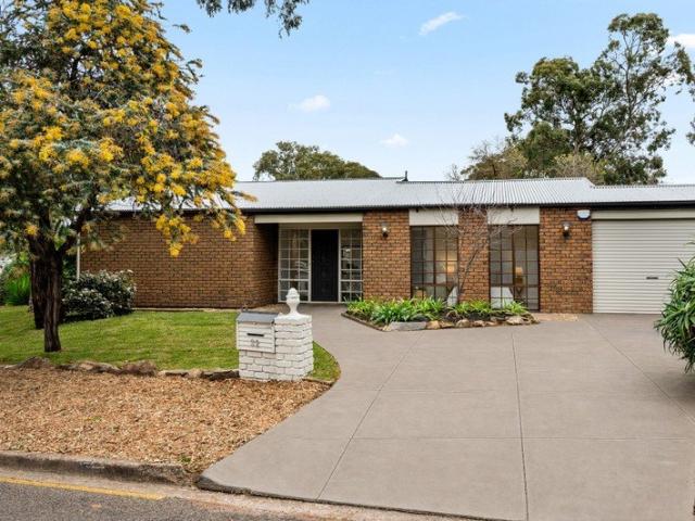 Classic Hawthorndene family living, down to a fine art.