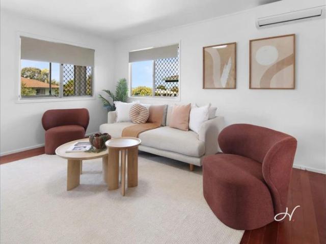 CLASSIC HIGHSET CHARM WITH VERSATILE EXTRA SPACE