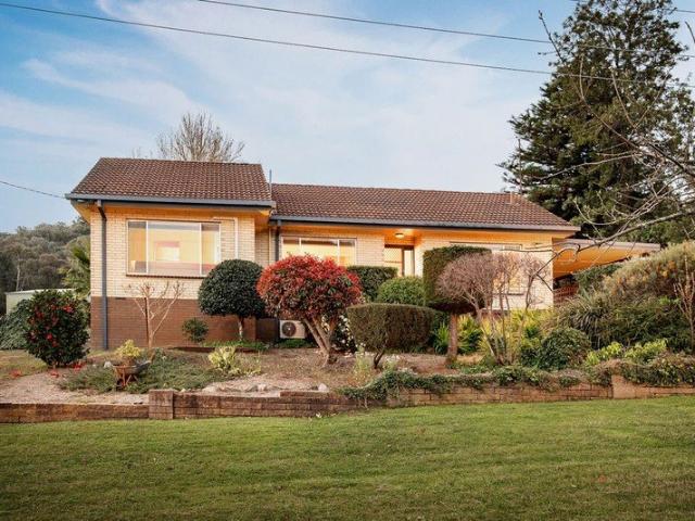 Classic Home in Central Yackandandah Location