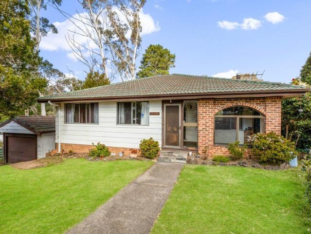Classic Katoomba Cottage with Endless Potential