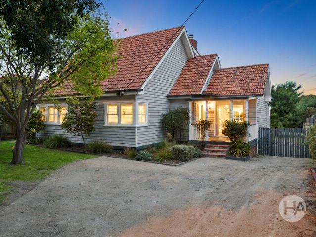 Potential Plus on 971sqm with Water Views