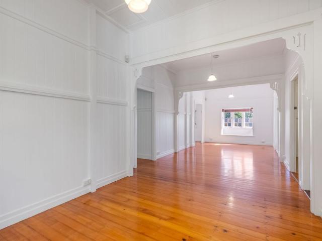 Classic Petrie Terrace 2 bed with study&mldr