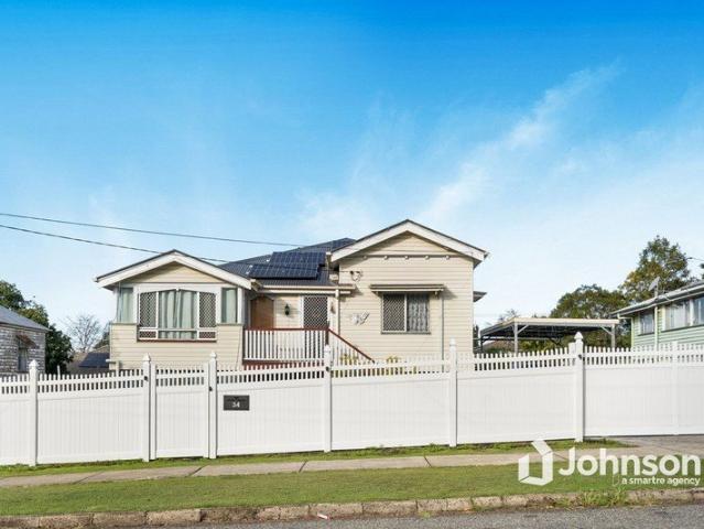 Classic Queensland Charm in a Great Silkstone Location!