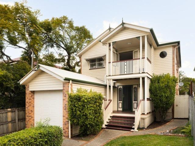 Classic Queenslander Charm in an Unbeatable Location
