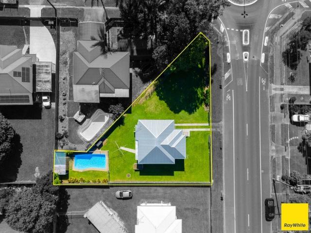 Classic Queenslander Charm on a Huge 875m² Block