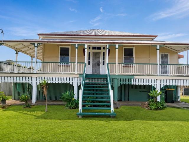 Classic Queenslander Filled With Potential