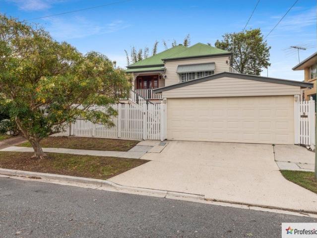 Classic Queenslander in Gordon Park