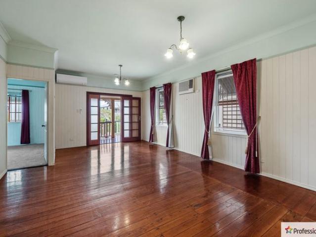 Classic Queenslander in Gordon Park