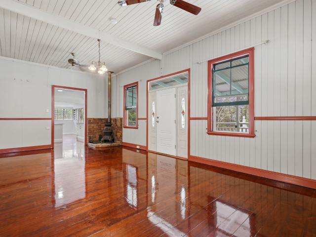 Classic Queenslander Living on Stunning Acreage