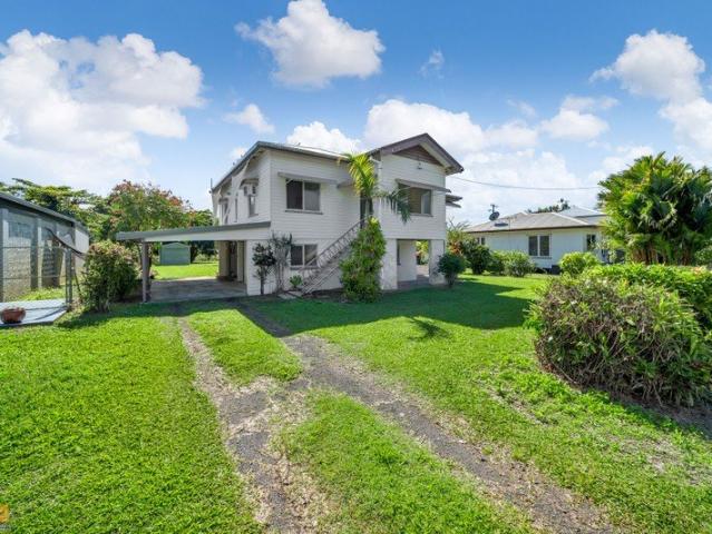 Classic Queenslander on quiet flood free street