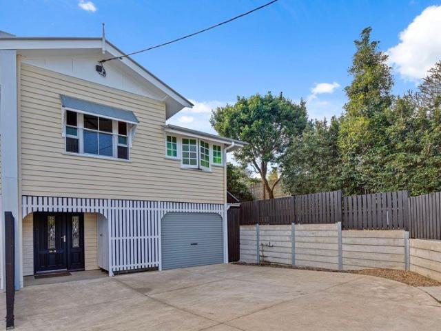 Classic Queenslander Renovated Duplex
