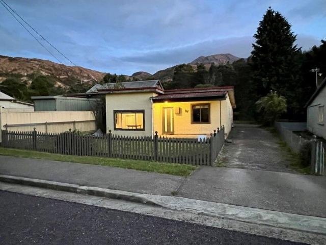 Classic Queenstown Home Offering Space, Comfort and Flexibility!