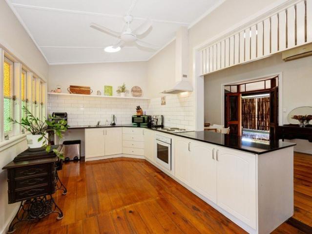 CLASSIC RENOVATED WEST END QUEENSLANDER