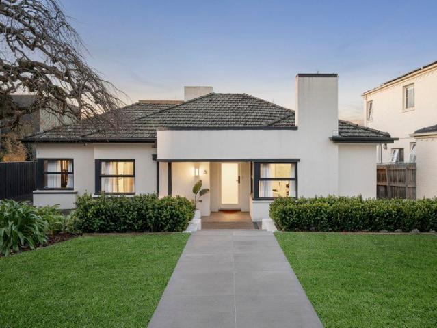 Classic Riverside Estate Art Deco With Renovated Style