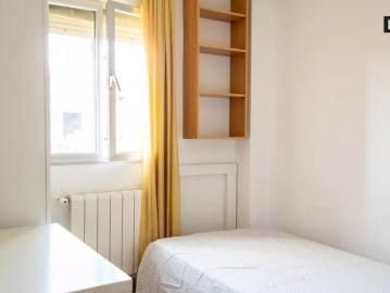 Classic room for rent in 3 bedroom apartment, Getafe