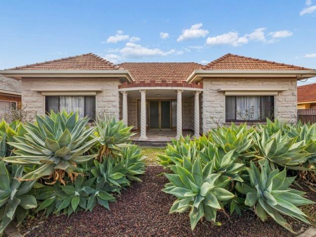 Classic Stone Facade on a Grand 942sqm Block