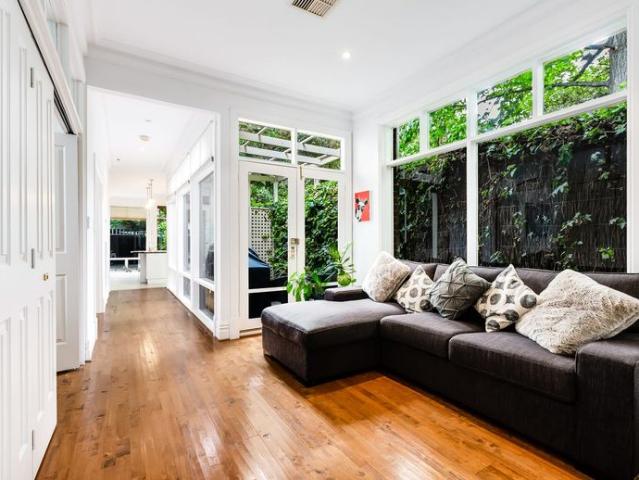 CLASSIC STONE FRONTED VILLA IN PRESTIGE LOCATION