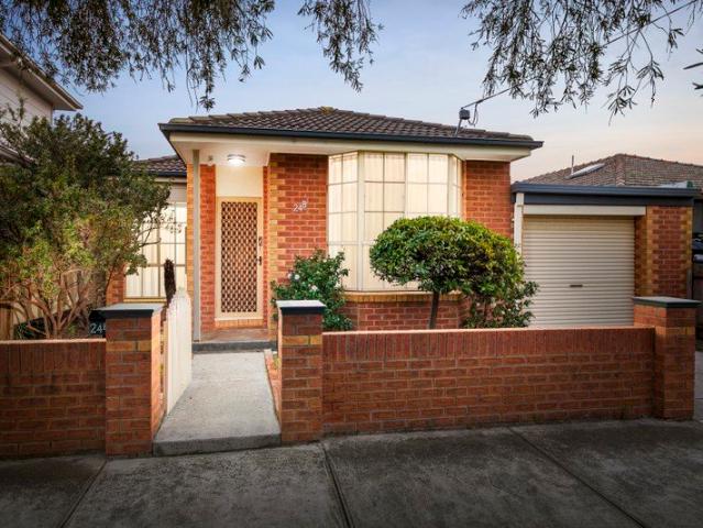 Classic Single Level Comfort with Spacious Outdoor Living