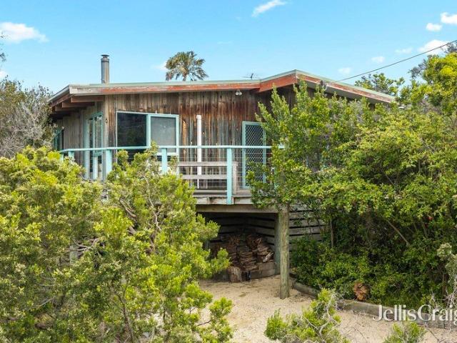Classic Sorrento Beach House | Expansive Grounds | Endless Possibilities