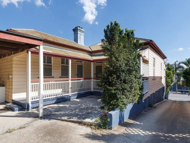 Classic South Brisbane Colonial Partially Furnished