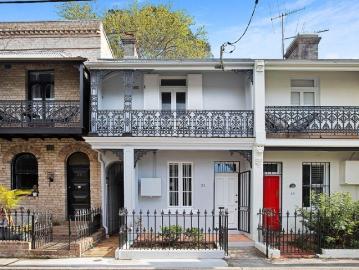 Classic terrace with courtyard in the heart of Paddington