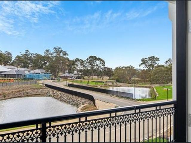 CLASSIC VICTORIAN STYLE TOWNHOUSE IN GREAT LOCATION AT SPRINGBROOK