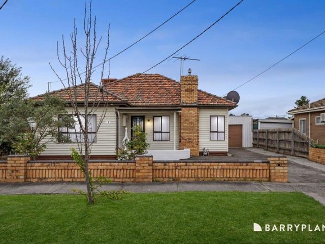 Classic Weatherboard Charm with Room to Grow