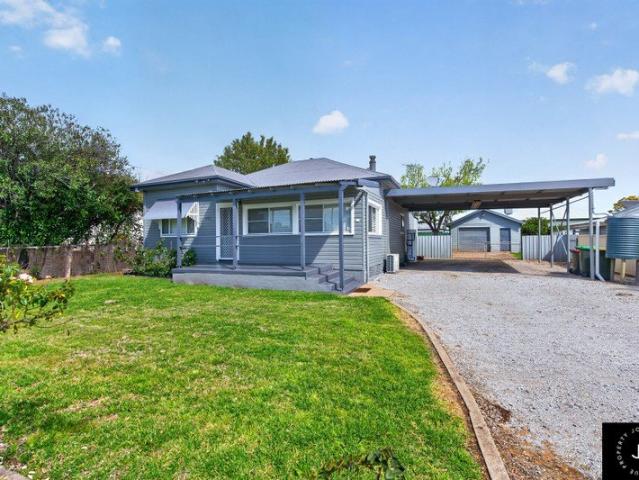 Classic Weatherboard Home with Plenty of Potential!