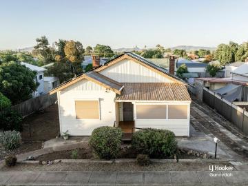 Classic 1940âs Cottage