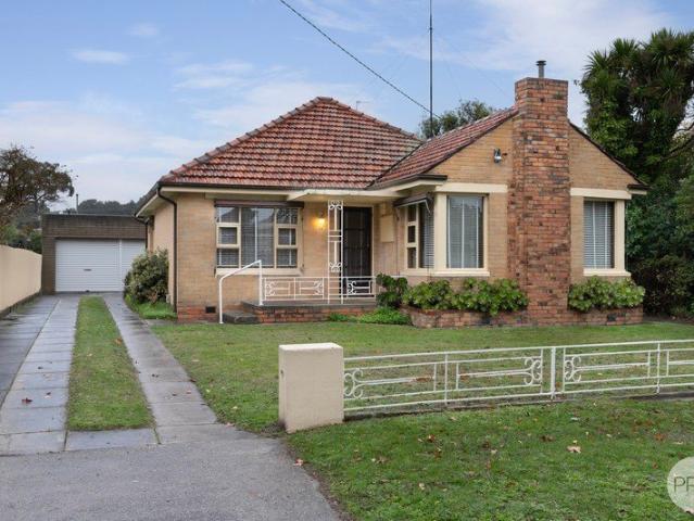Classic 1950s Charm in Sought After Newington
