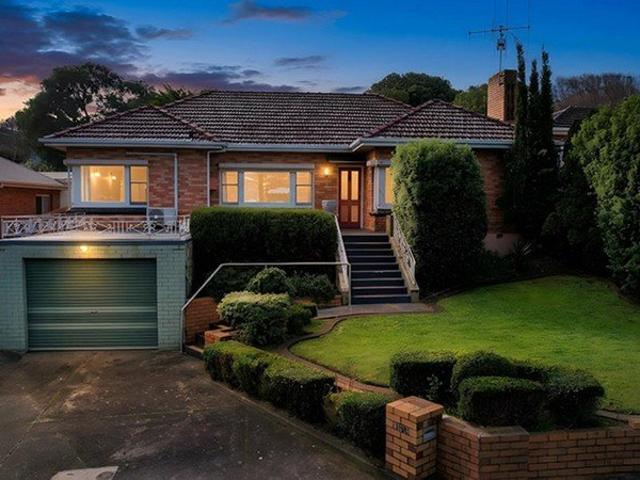 CLASSIC 1950s CHARMER WITH CITY/ OCEAN VIEWS