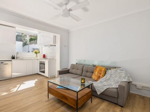 Classic 2 bedroom terrace in heart of area