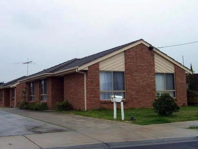 Classic 2Br Unit in the Heart of Altona Meadows!