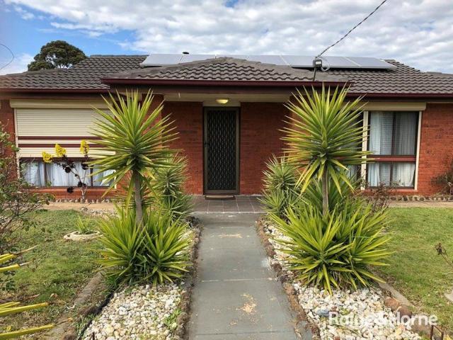 Classic 3Br Home in the heart of Hoppers Crossing!