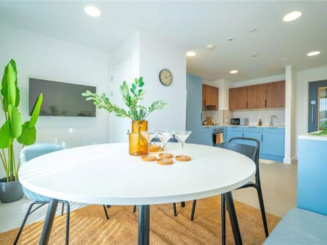 Classic 4 Bed Ensuite – The Propeller Quarter, Fairlawn Avenue