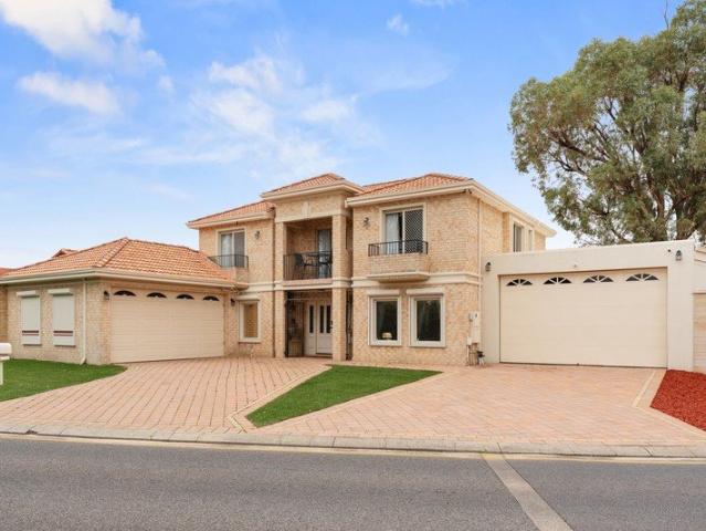 CLASSICALLY ELEGANT COASTAL LIFESTYLE ON OFFER