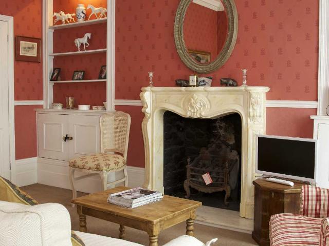 Classically furnished 2 bed apartment with balcony in Alderney St, Pimlico