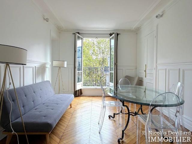 Classique parisien en angle et bordé d’un balcon