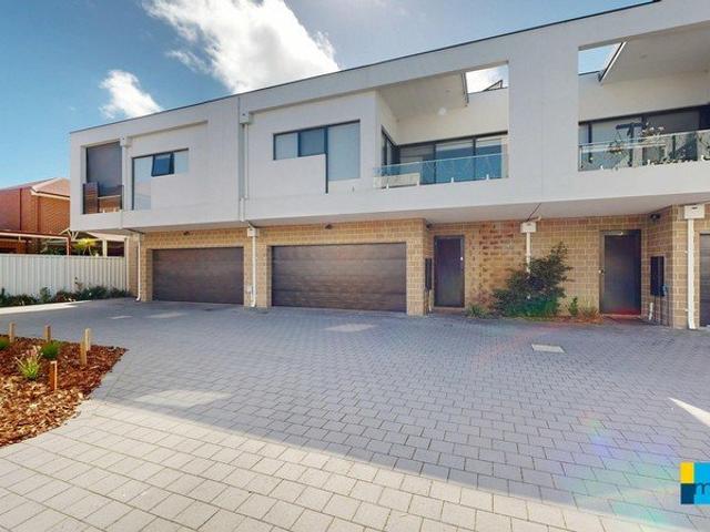 Classy 3 Bedroom Townhouse in a Boutique Complex!