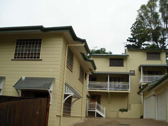 Classy Colonial Townhouse, Short Walk To Latrobe Terrace. RENT INCREASES TO $610.00 from 28/10/26