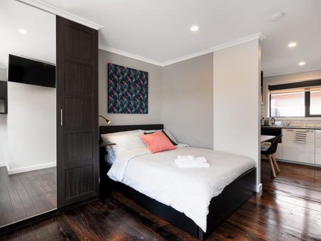 Classy furnished studio, ALL Utilities, Unlimited WiFi Included. 1 person only. Just step in and enjoy the lifestyle!
