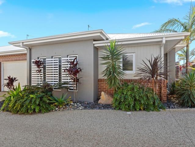Classy With North Eastern Alfresco & Private Courtyard Garden!