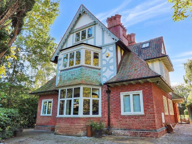 Clevedon Road, Tilehurst 6 bed detached house to rent £3,800 pcm £877 pw