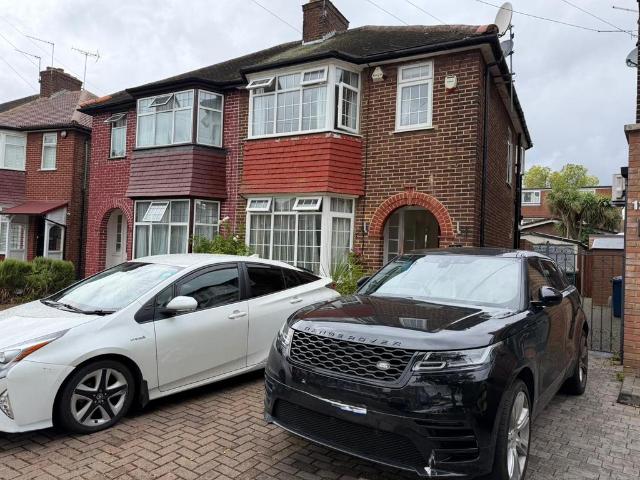 Cleveland Gardens, London NW2 3 bed semi detached house to rent £2,995 pcm £691 pw