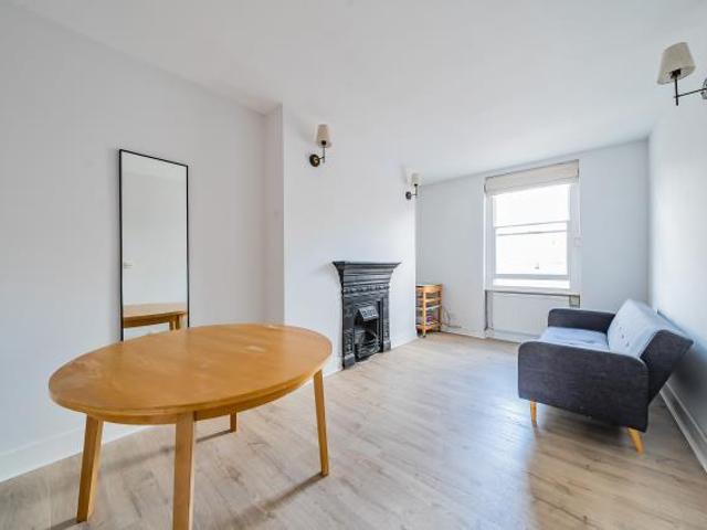 Cleveland Street, London, W1T 2 bed flat to rent £3,200 pcm £738 pw