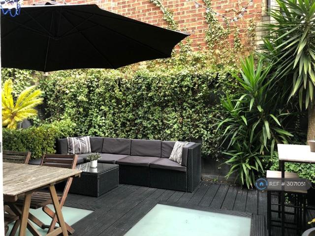 Cleveland Street, London, W1T 2 bed flat to rent £4,979 pcm £1,149 pw