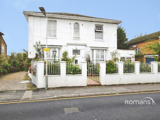 Cleveland Road, Uxbridge UB8, 2 bed flat to rent, £1,800 pcm | PrimeLocation