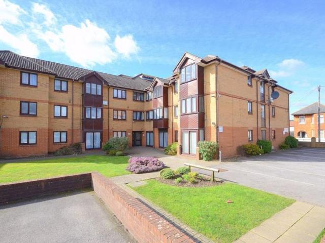 Cleveland Road, Bournemouth BH1 2 bed flat to rent £1,150 pcm £265 pw